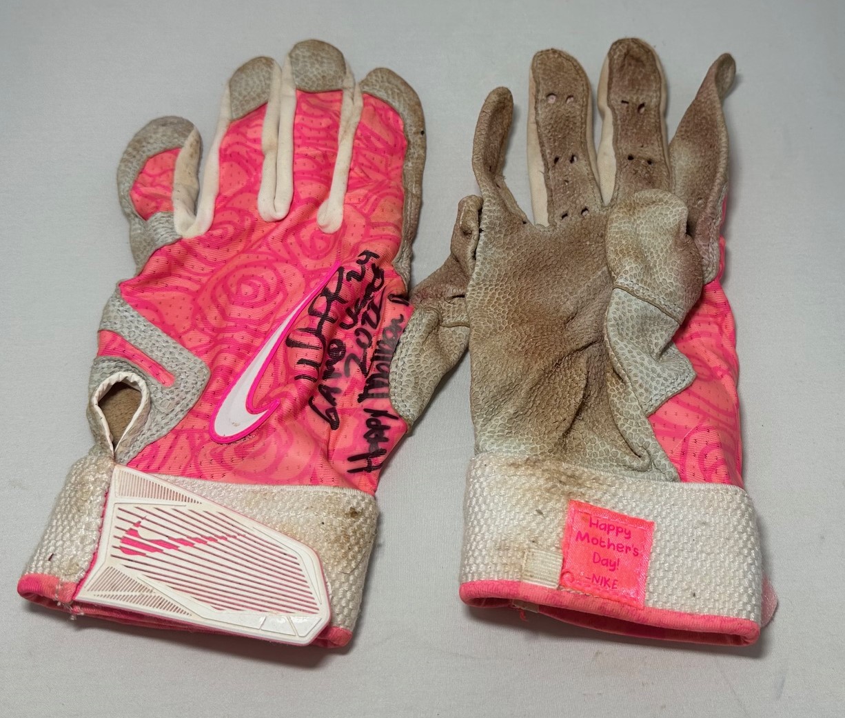 WILLIAM CONTRERAS SIGNED PAIR OF BRAVES NIKE 2022 MOTHER'S DAY GAME USED BATTING GLOVES #6 - JSA