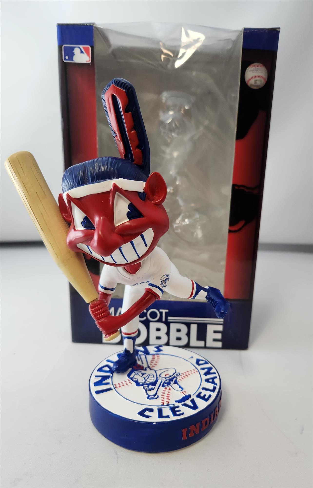 CHIEF WAHOO 1975 STYLE FOREVER FOCO INDIANS BOBBLEHEAD