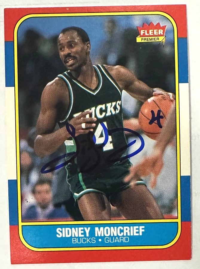 SIDNEY MONCRIEF SIGNED 1986 FLEER BUCKS ROOKIE CARD #75