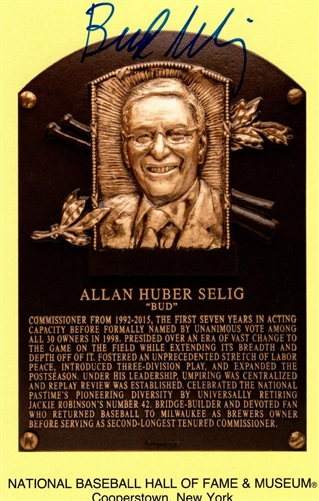 BUD SELIG SIGNED HALL OF FAME 4X6 PLAQUE CARD