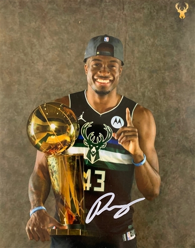 THANASIS ANTETOKOUNMPO SIGNED 8X10 BUCKS PHOTO #8