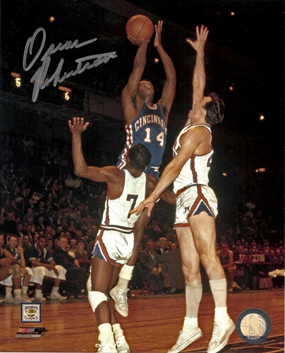 OSCAR ROBERTSON SIGNED 8X10 CINCINNATI PHOTO #1